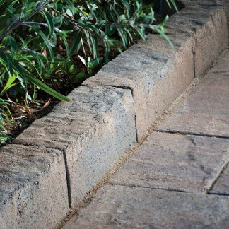 Creating Garden Edges - Natural Stone or Pavers